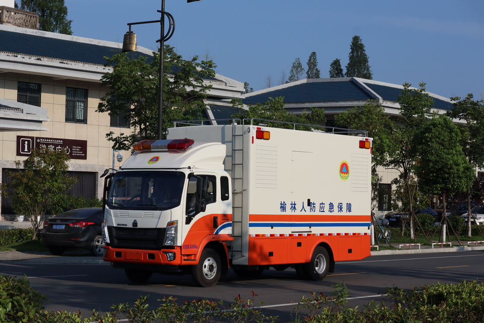 重汽豪沃移动电源车